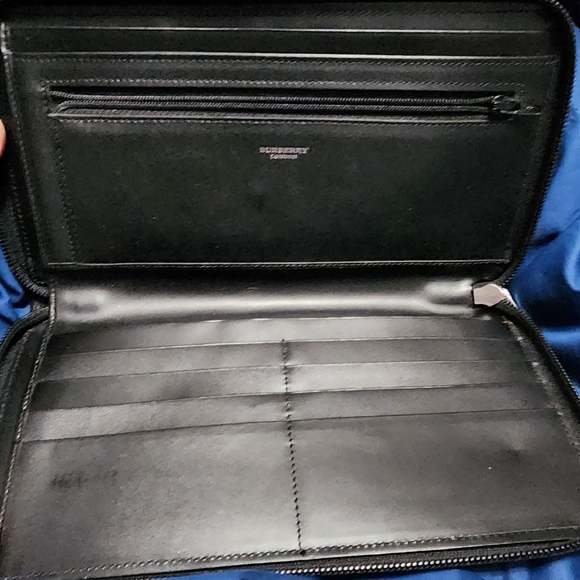 BURBERRY BRAND-NEW GIANT WALLET ORGANIZER comes with dustbag and COA - Picture 3 of 16